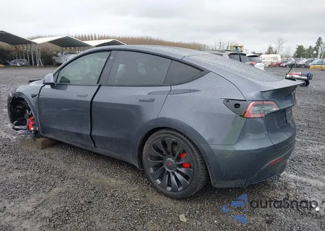 2022 Tesla Model Y Performance Dual Motor All-Wheel Drive from USA, damaged, VIN 7SAYGDEF7NF374104